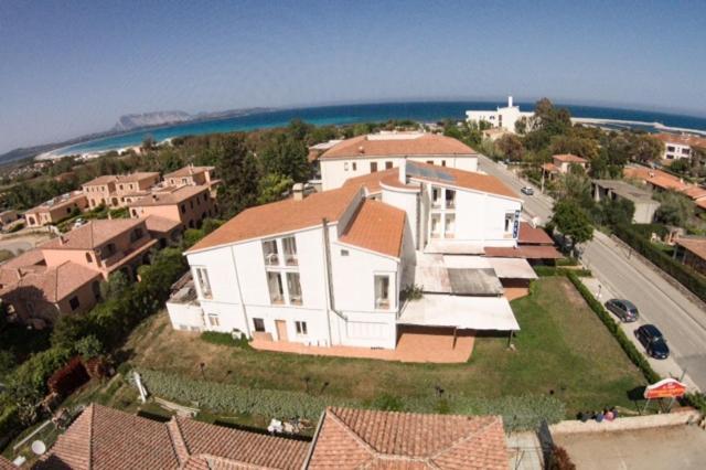 Hotel Al Faro Spiaggia La Cinta Santeodoro San Teodoro  Exterior photo